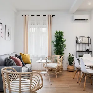 https://magno-apartments-mio.es-andalucia.com